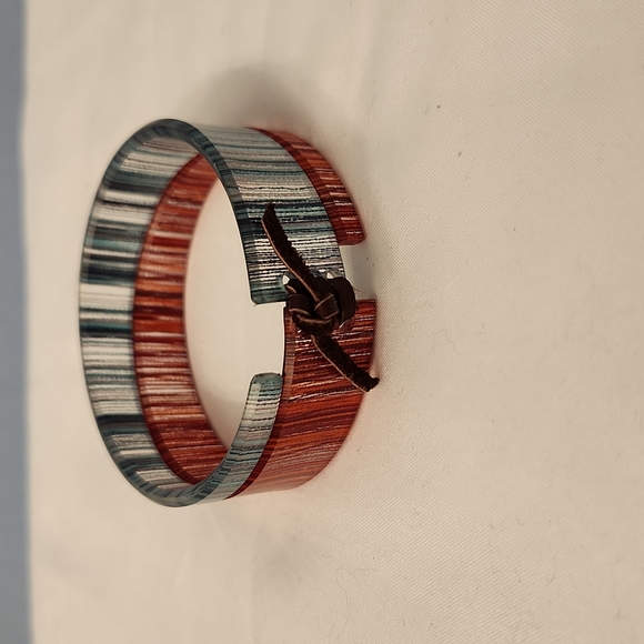 2/$30 Blue and red resin bracelet - Picture 3 of 6